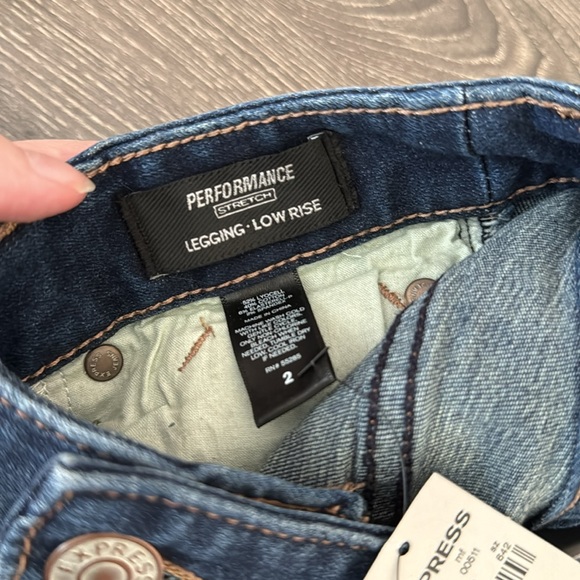 Express Performance Stretch Low Rise Legging - Picture 5 of 6